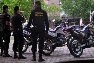 Policiais militares prenderam o suspeito e o levaram ao Planto Metropolitano