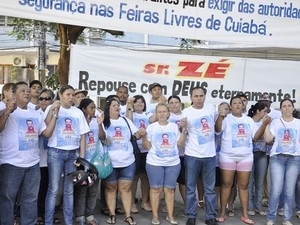 Manifestantes protestaram em praa de Cuiab  para pedir segurana(Foto: Rayane Alves/ G1)