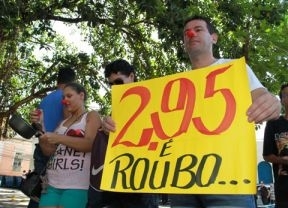 Manifestantes protestaram em Cuiab no incio do ano, mas aumento foi mantido, agora houve reduo de 10 centavos e pass