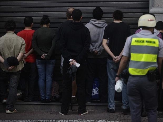 Antes mesmo do incio da manifestao, j havia 40 detidos pela PM