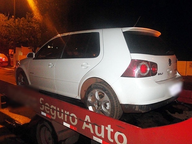 Dupla roubou carro em Vrzea Grande e sofreu acidente. (Foto: Assessoria PM)