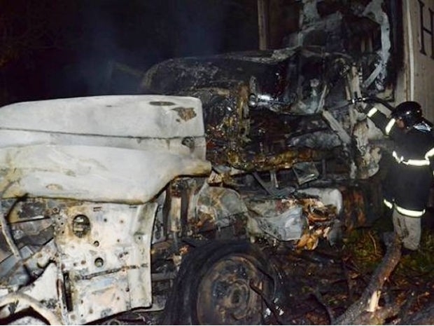 Acidente envolveu quatro carretas na BR-163, perto de Rondonpolis. (Foto: Ronaldo Teixeira/ Agora MT)