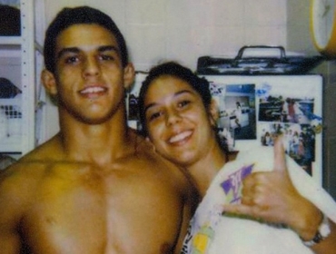 Vitor Belfort, ainda adolescente, com a irm Priscila (Foto: Reproduo / Twitter)