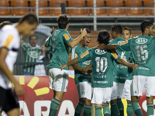 O Palmeiras voltou a fazer gol e a vencer depois de trs jogos, bateu o Paulista de Jundia por 2 a 1 no Pacaembu.