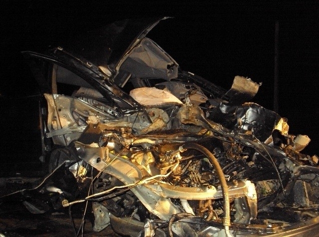 Carro ficou completamente destrudo (Foto: Sul in Foco/Divulgao)