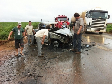 Acidente ocorreu a 35 quilmetros de Nova Mutum. (Foto: William Eduardo/TV Arinos)