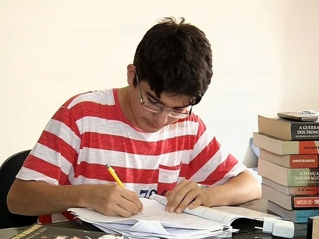 Tiago fez Enem em 2012, aos 14 anos, e passou para medicina (Foto: TV Verdes Mares/Reproduo)