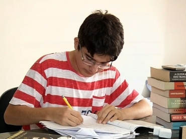 Tiago fez Enem em 2012, aos 14 anos, e passou para medicina (Foto: TV Verdes Mares/Reproduo)