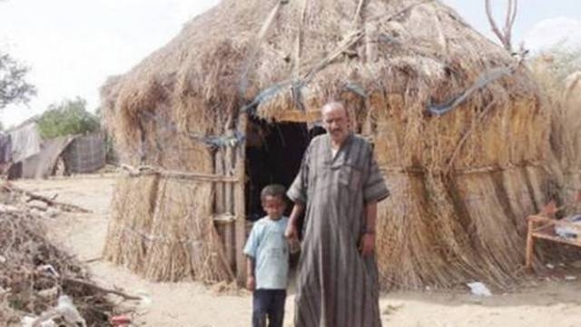 O pai e um irmo da noiva, na casa onde vivem Foto: Reproduo / gulfnews.com