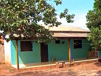 Casa em que a criana morava com os pais em Tangar da Serra (Foto: Reproduo/TVCA)