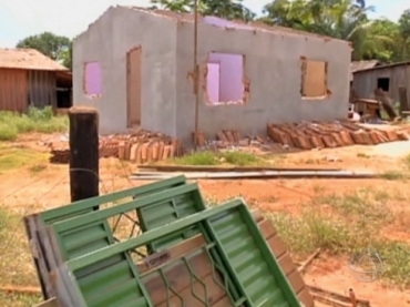 ltimos moradores desmancham casas de Posto da Mata (Foto: Reproduo/TVCA)A desocupao do vilarejo de Posto da Mata, e