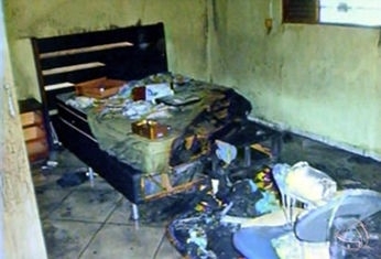 Casa de policial foi incendiada em Denise (MT). (Foto: Reproduo/TVCA)