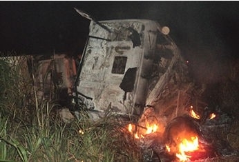 Entre os 14 mortos, quatro morreram carbonizadas em acidente nas BRs de MT (Foto: Polcia Rodoviria Federal)