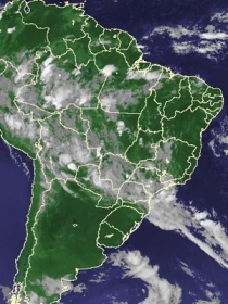 Imagem de satlite de domingo (30) mostra nuvens em parte do pas (Foto: Reproduo/Cptec/Inpe)