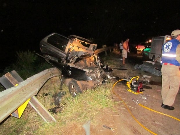 Casal morreu na hora em acidente na PR-566 (Foto: Michelli Arenza/RPC TV)