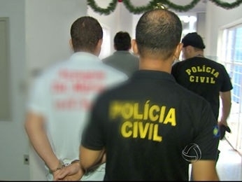 Cinco pessoas foram presas por planejar roubo e matar soldado em Cuiab. (Foto: Reproduo/TVCA)