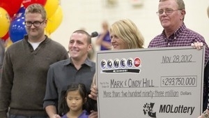 Mark e Cindy Hill ganharam US$ 293,7 milhes na loteria. (Foto: Orlin Wagner/AP)