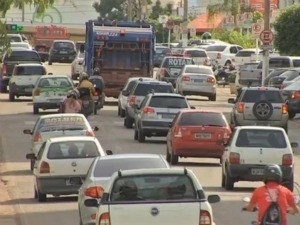 Trnsito em uma das principais avenidas de Cuiab. (Foto: Reproduo/ TVCA)