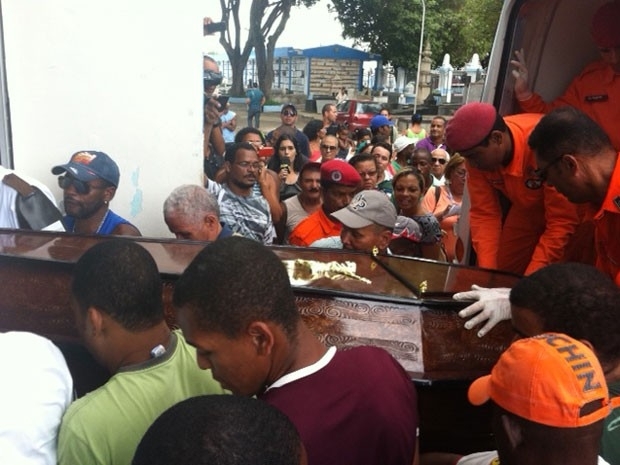 Operao envolveu ao menos 15 homens no Hospital Roberto Santos, em Salvador (Foto: Egi Santana/G1)