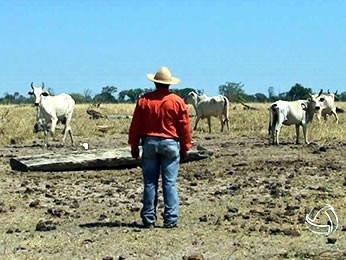 Produtores rurais so notificados a deixar terra indgena (Foto: Reproduo/ TVCA)