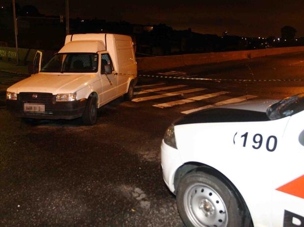 A policial militar matou os dois ocupantes do carro em uma rua da zona leste