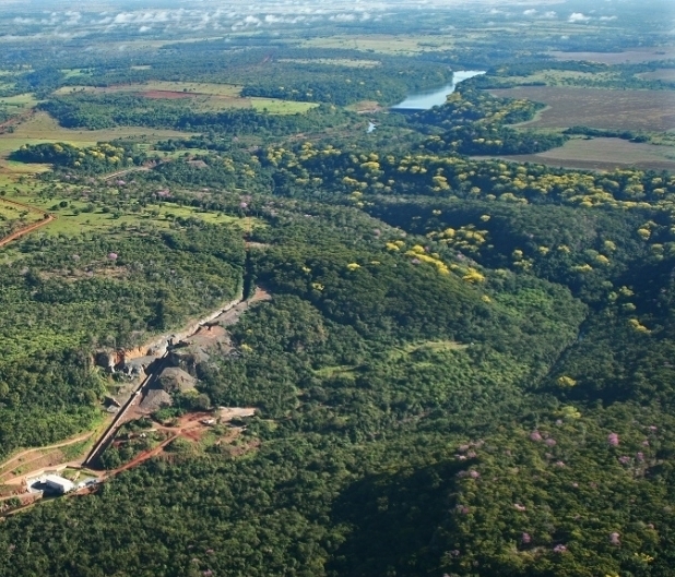 Vista area da ara onde est instalada a PCH Sant