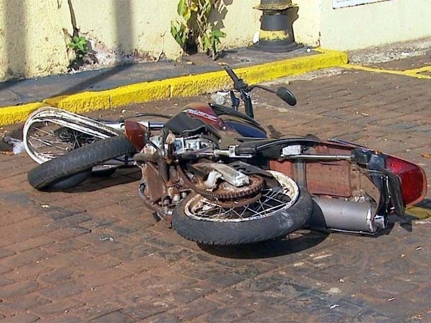 Jovem jogou veculo contra motocicleta com dupla que passou atirando em Ribeiro Preto (Foto: Reproduo/EPTV)