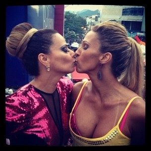 Viviane Arajo e Valesca Popozuda na Parada Gay de Madureira (Foto: Reproduo/Instagram)