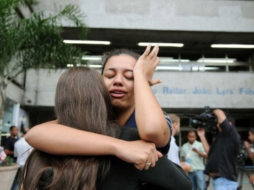 Alice deixou a Uerj chorando, aps perceber que no marcou o carto resposta (Foto: Alexandre Duro/ G1)