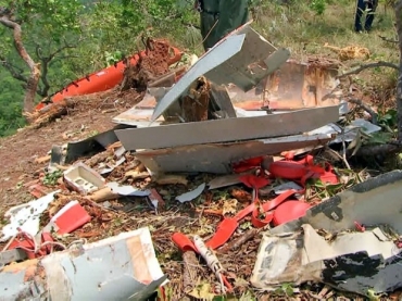 Destroos da aeronave foram encontradas em morro de Chapada dos Guimares (Foto: Reproduo/TVCA)