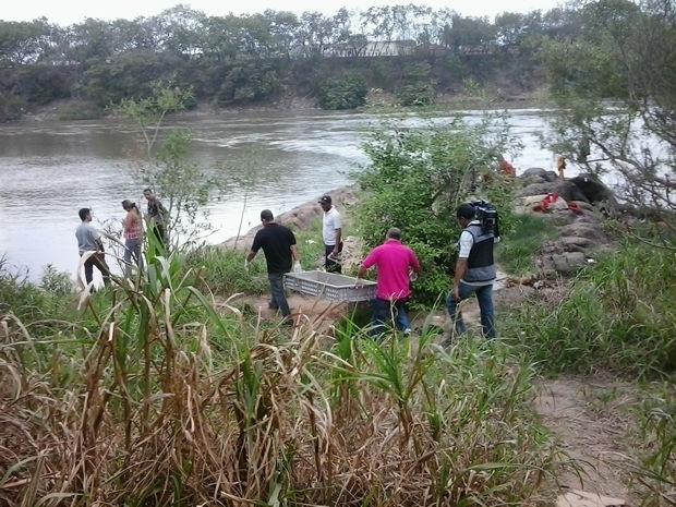 Dois homens morreram afogados no Rio Cuiab, prximo a ponte Jlio Muller (Foto: Andr Barros/TVCA)