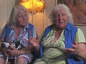 As gmeas idnticas Louise e Martine Fokken, de 70 anos. (Foto: BBC)