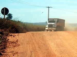 Rodovias de Mato Grosso so inclusas em plano de asfaltamento (Foto: Leandro J. Nascimento/G1)