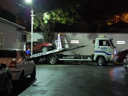 Mais um Kadett vinho foi apreendido pela polcia, na madrugada desta quinta-feira (20), suspeito de ser o veculo usado