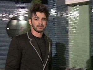 Gusttavo Lima chegou ao velrio e no falou com a imprensa (Foto: Reproduo/TV Integrao)