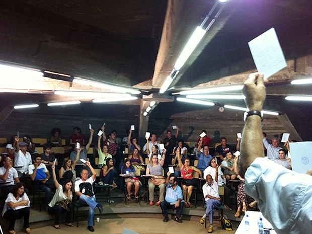 Professores da UFMT decidiram pela continuidade da greve na ltima assembleia (Foto: Marcelo Ferraz/G1)