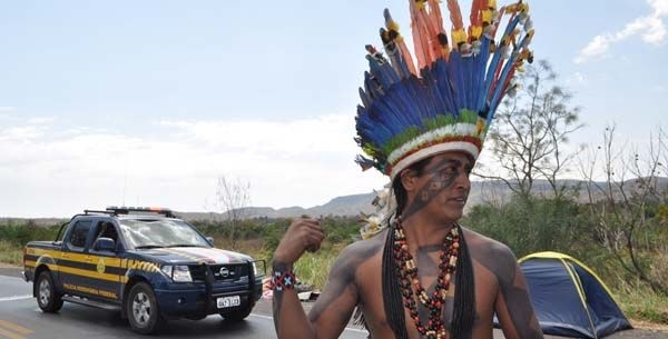 Kezoma Pareci  um dois ndios da coordenao do bloqueio da BR - 364.