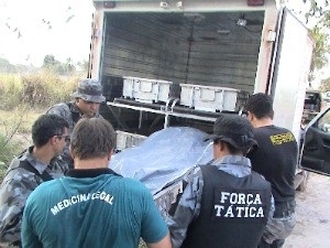 Corpos de jovens chegaram a Cuiab nesta sexta-feira (17). (Foto: Assessoria/PM-MT)