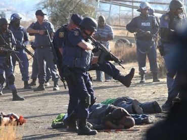 Policiais abriram fogo contra mineiros na frica do Sul. (Foto: AP Photo)