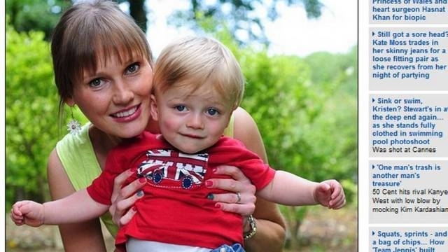 Laura e seu filho, Matthew Foto: Reproduo da internet / Daily Mail