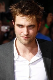  Os amigos de Robert Pattinson no querem que ele reate com Kristen Stewart 