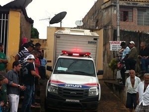 PM  suspeito de matar mulher e primo em residncia de Cuiab (Foto: Denise Soares/G1)