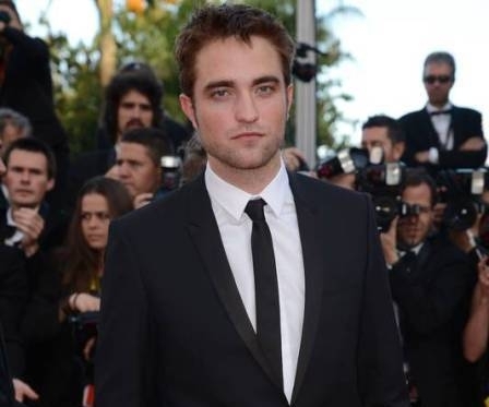 Antes da traio, Robert Pattinson chega ao Festival de Cannes para a exibio do filme Na Estrada, protagonizado por