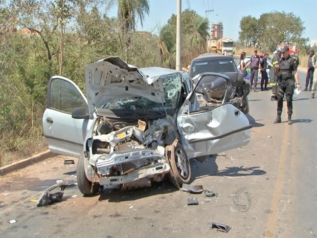 PM conduzia um veculo e teria perdido o controle da direo (Foto: Reproduo/TVCA)