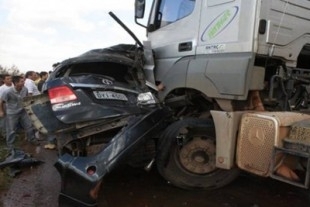 Imagem aberta do acidente na BR-376, em Curitiba (Foto: Luiz Fernando Martins/RPCTV)