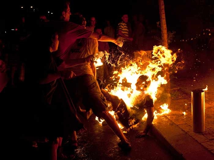 Israelense coloca fogo no prprio corpo em protesto, em Israel