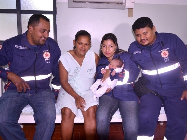 Beb nasceu com mais de 3 quilos e ainda est no hospital com a me. (Foto: Edson Barbosa/Samu)