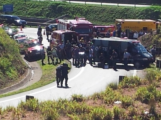 Policiais removem explosivo de perna de vigilante refm de carro-forte (Foto: Bruna Stupiello / G1 Campinas)