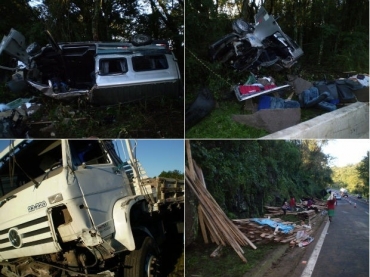 Acidente envolveu um caminho e uma van. ndios saquearam a carga de madeira do caminho (