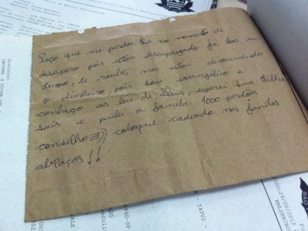 Ladro deixou um bilhete, escrito  mo, pedindo desculpas e dando dica de segurana para a vtima. (Foto: jornal O Prog